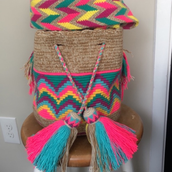 Authentic handmade Wayuu bag. Tan color and colorful decoration… - Picture 7 of 7
